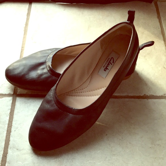 clarks flat shoes size 6
